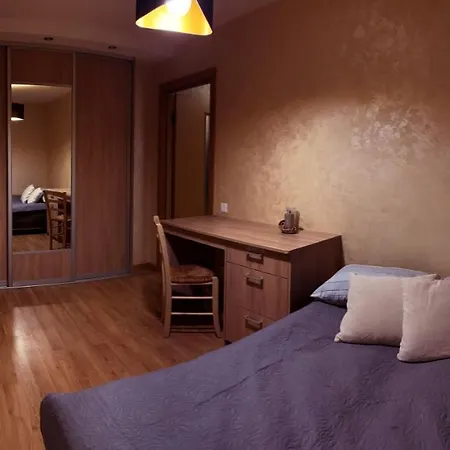 Quiet In Centre Apartment