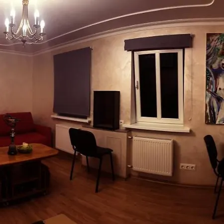 Quiet In Centre Apartment *